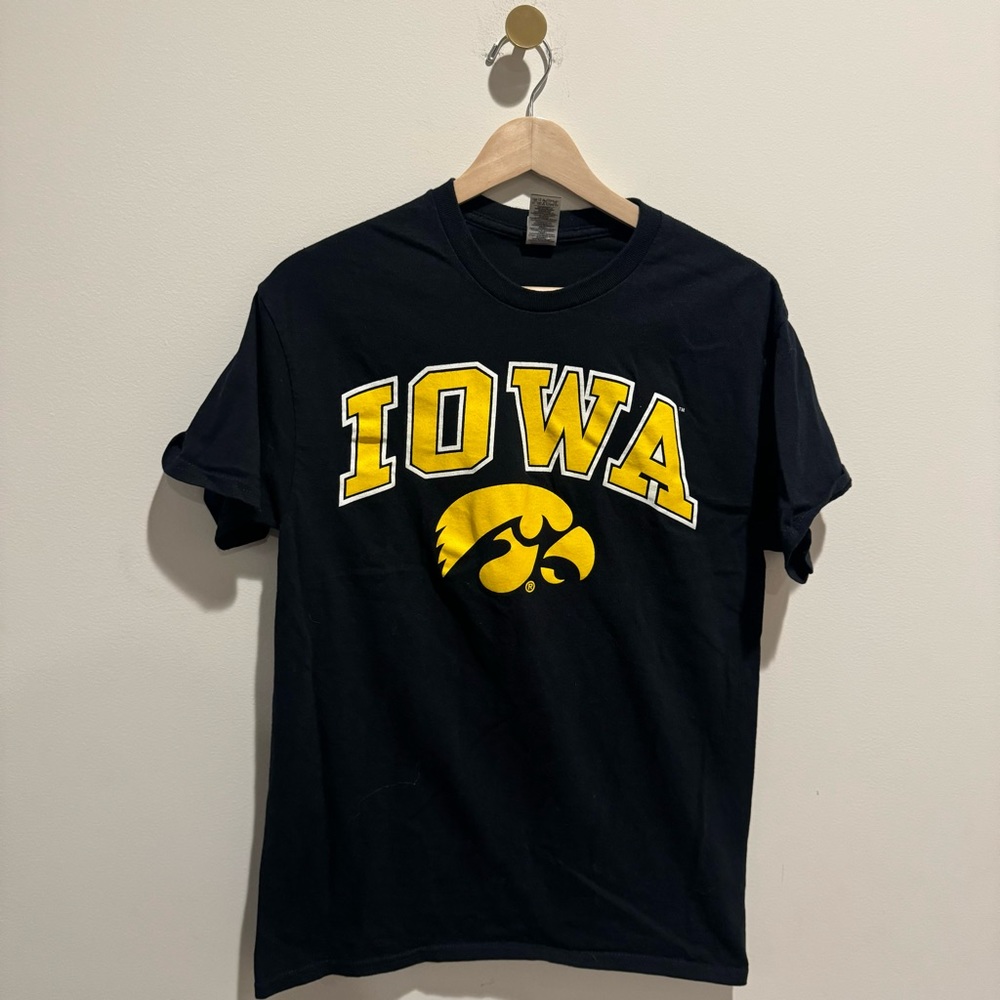 Vintage Gildan Iowa Hawkeyes Black Tshirt Top tee
